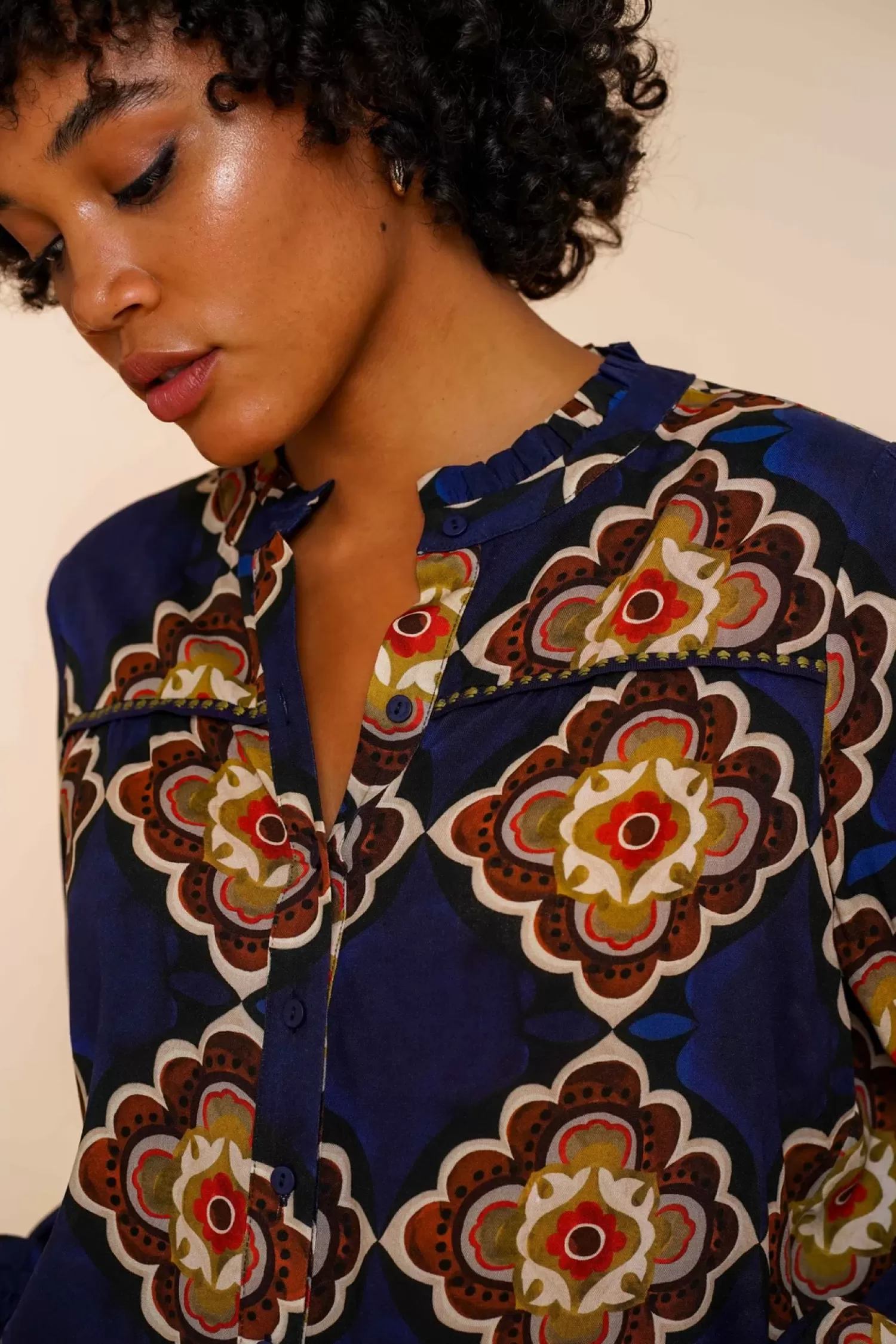 geisha_dames_blouse_met_print__2.webp Geisha Fashion Blouses*Geisha Dames Blouse Met Print 43683-20 blue