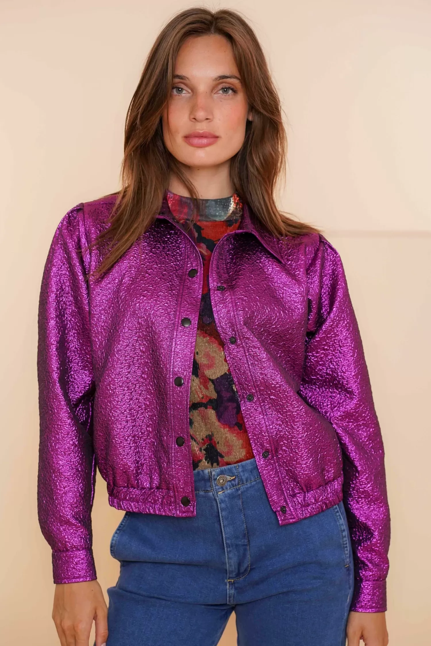 geisha_dames_bomberjasje_met_metalic_look__2.webp Geisha Fashion Tops & T-shirts*Geisha Dames Bomberjasje Met Metalic Look 43684-20 fuchsia