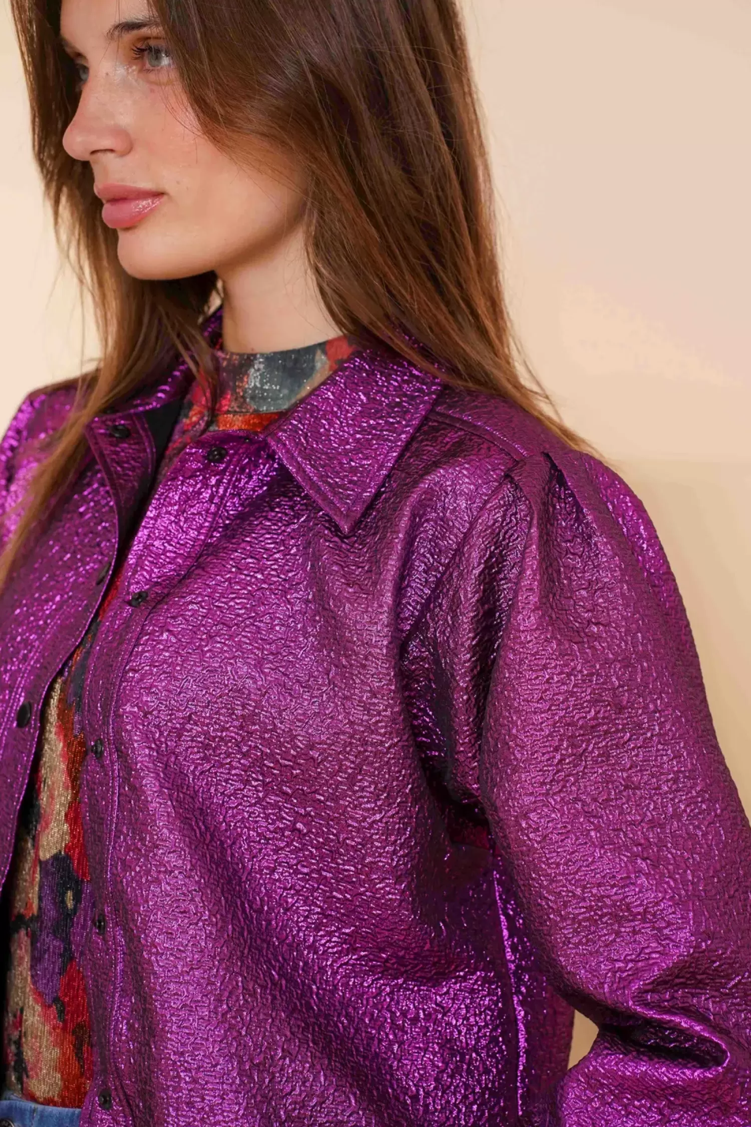 geisha_dames_bomberjasje_met_metalic_look__4.webp Geisha Fashion Tops & T-shirts*Geisha Dames Bomberjasje Met Metalic Look 43684-20 fuchsia